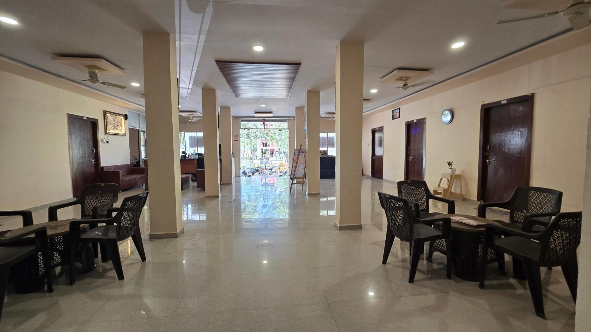Hotel Maheshwari Green'S Ujjain Exterior photo