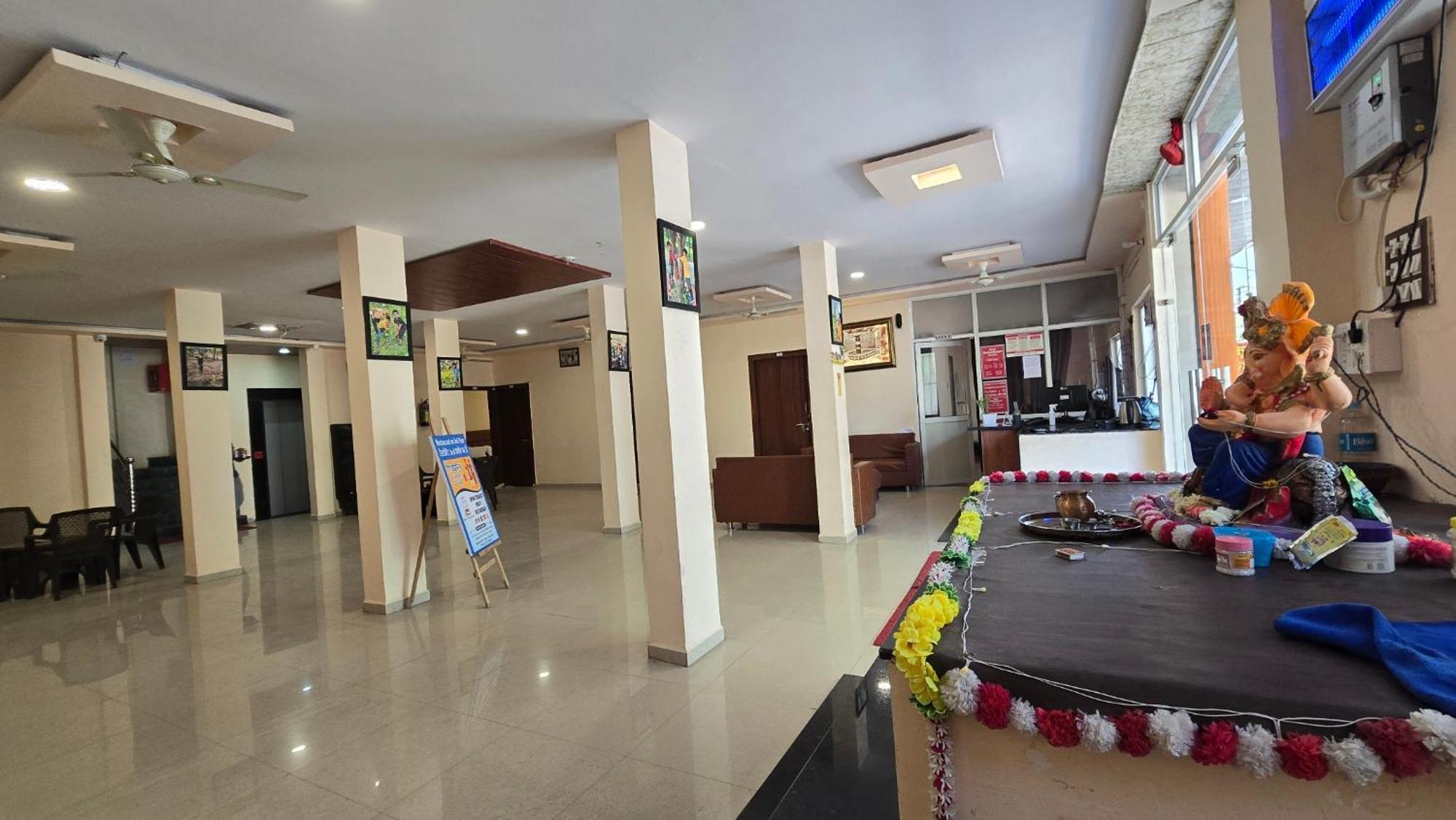 Hotel Maheshwari Green'S Ujjain Exterior photo