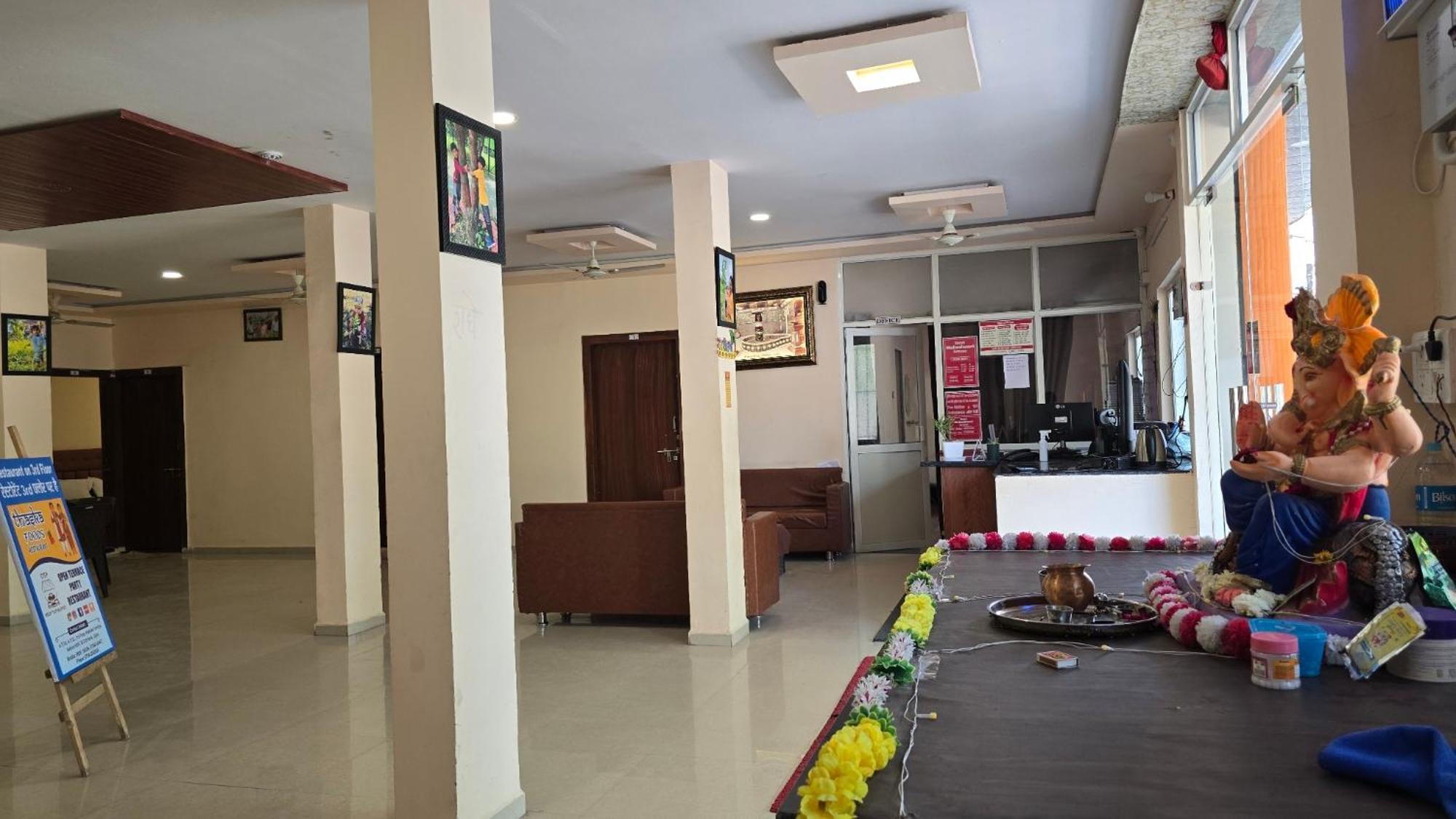 Hotel Maheshwari Green'S Ujjain Exterior photo