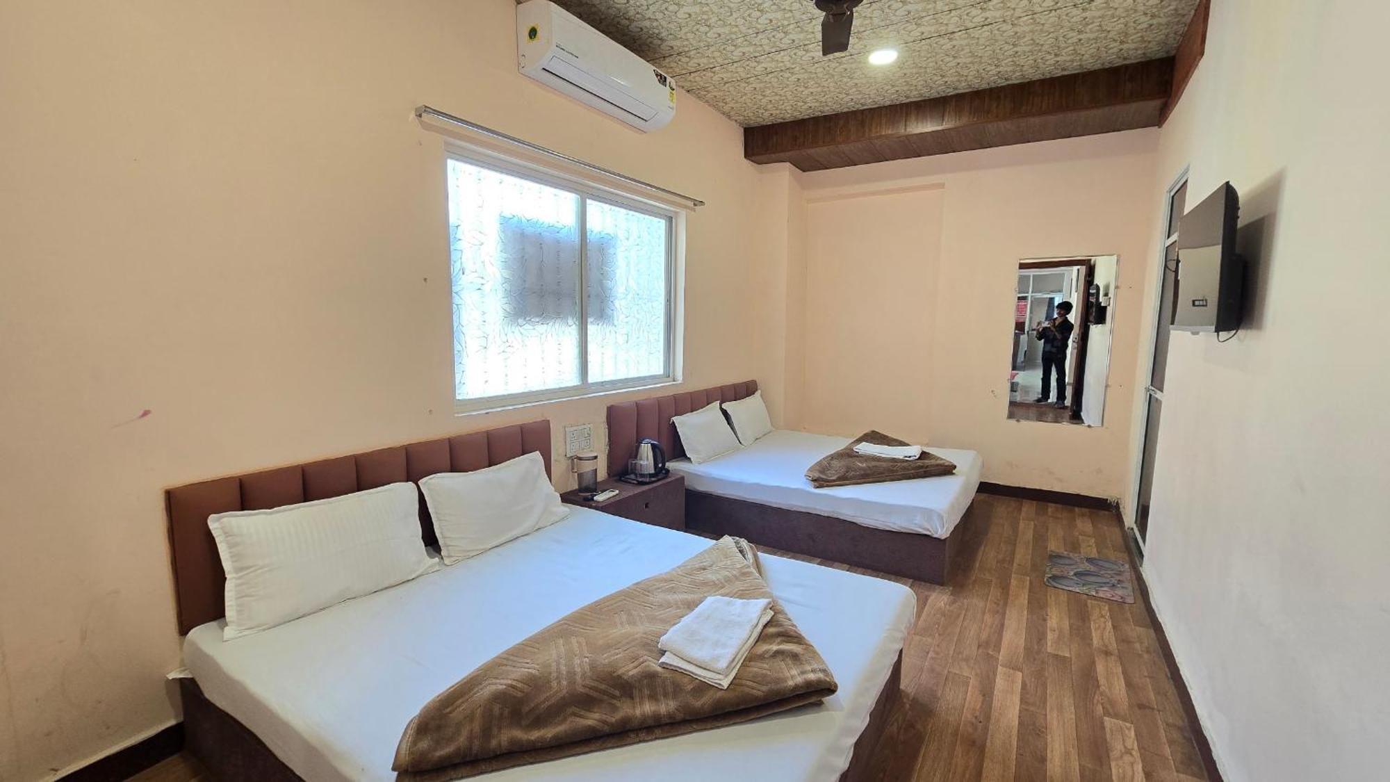 Hotel Maheshwari Green'S Ujjain Exterior photo